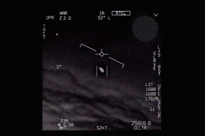 Calma com o vídeo do Pentágono: OVNI não é sinônimo de alienígena